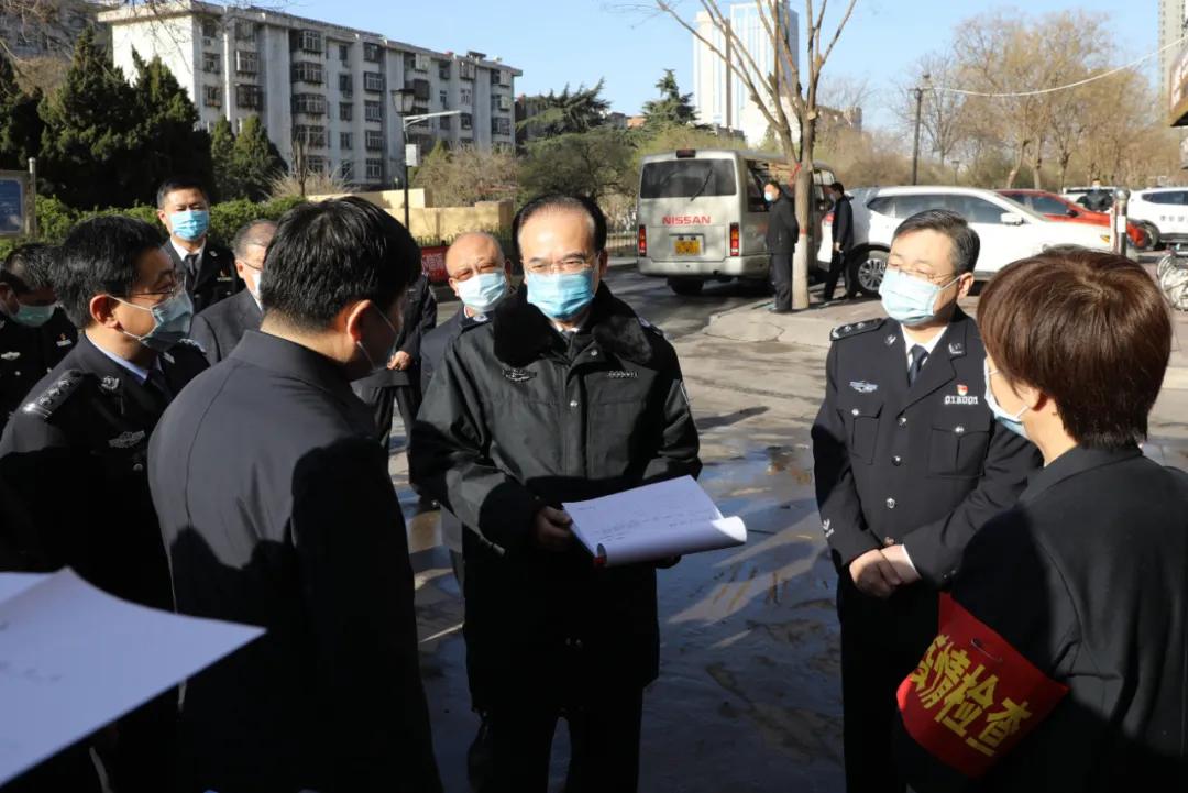 疫情下的温暖瞬间，人间大爱共克时艰的感人催泪照片