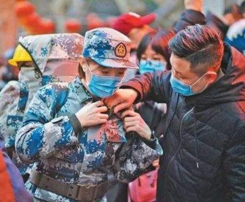 疫情下的温暖瞬间，30个感人故事点亮人心