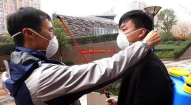 疫情中的温暖瞬间，那些感动我们的照片