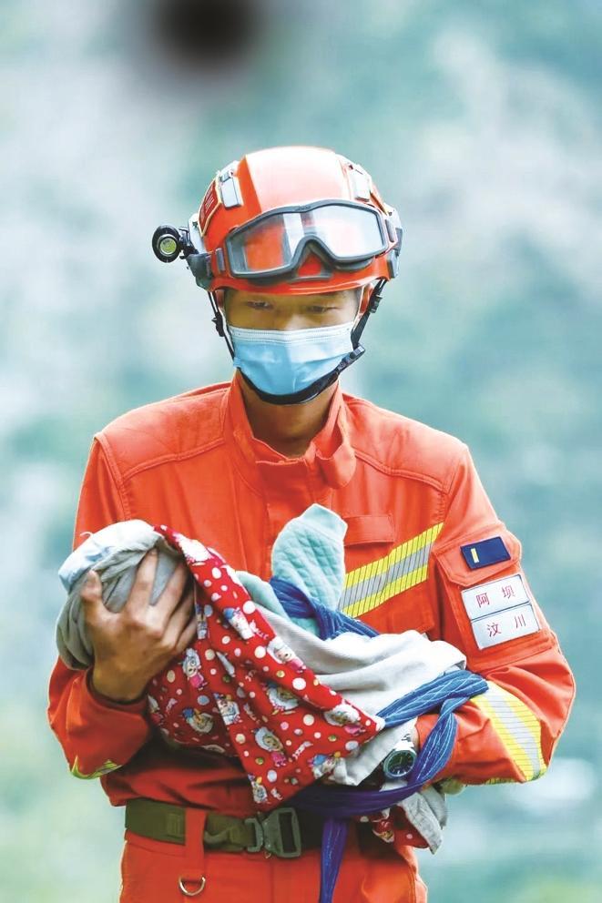 2022年疫情下的温暖瞬间，触动心灵的感人图片