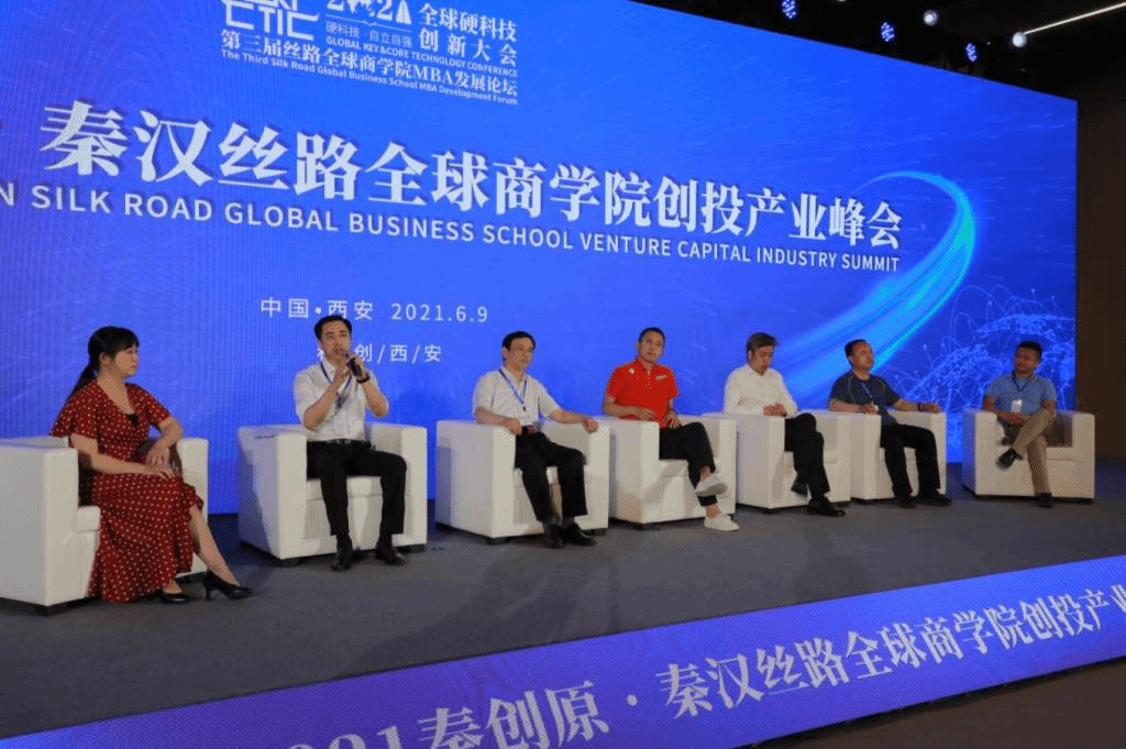 新冠疫情下的全球挑战与希望，2021年的反思与展望
